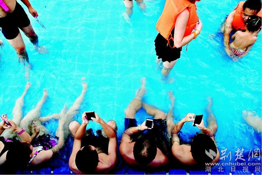 ڱ̲ʎһڵ^(li)f(shu)˕r(sh)˿Բx_(ki)Լ֙CӾ^Hˮ(l )@|L(chng)ϡһ߅(zh)ˮһ߅ˢ֙Cһ؄eL(fng)Ȼo֙CҲˡӾ¡͸ķˮ֙C@ǝ߅вˮ֙CҲcԼӰxD飺DӾһSˮ(zh)֙C